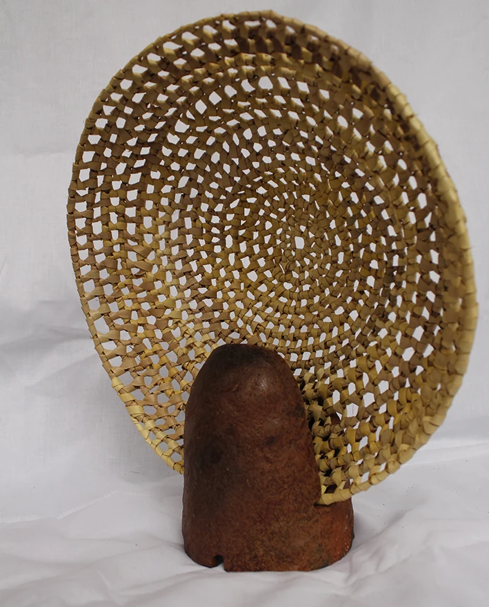 Diseño artesanía piezas de cerámica y trenzado